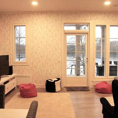 וילה Loydon Kartano Holiday Homes Ristiina